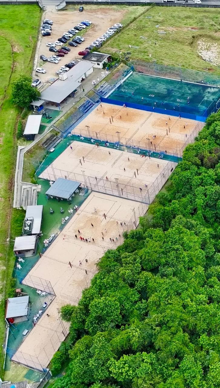 Vista aérea das quadras e da estrutura da Arena Sul Sports